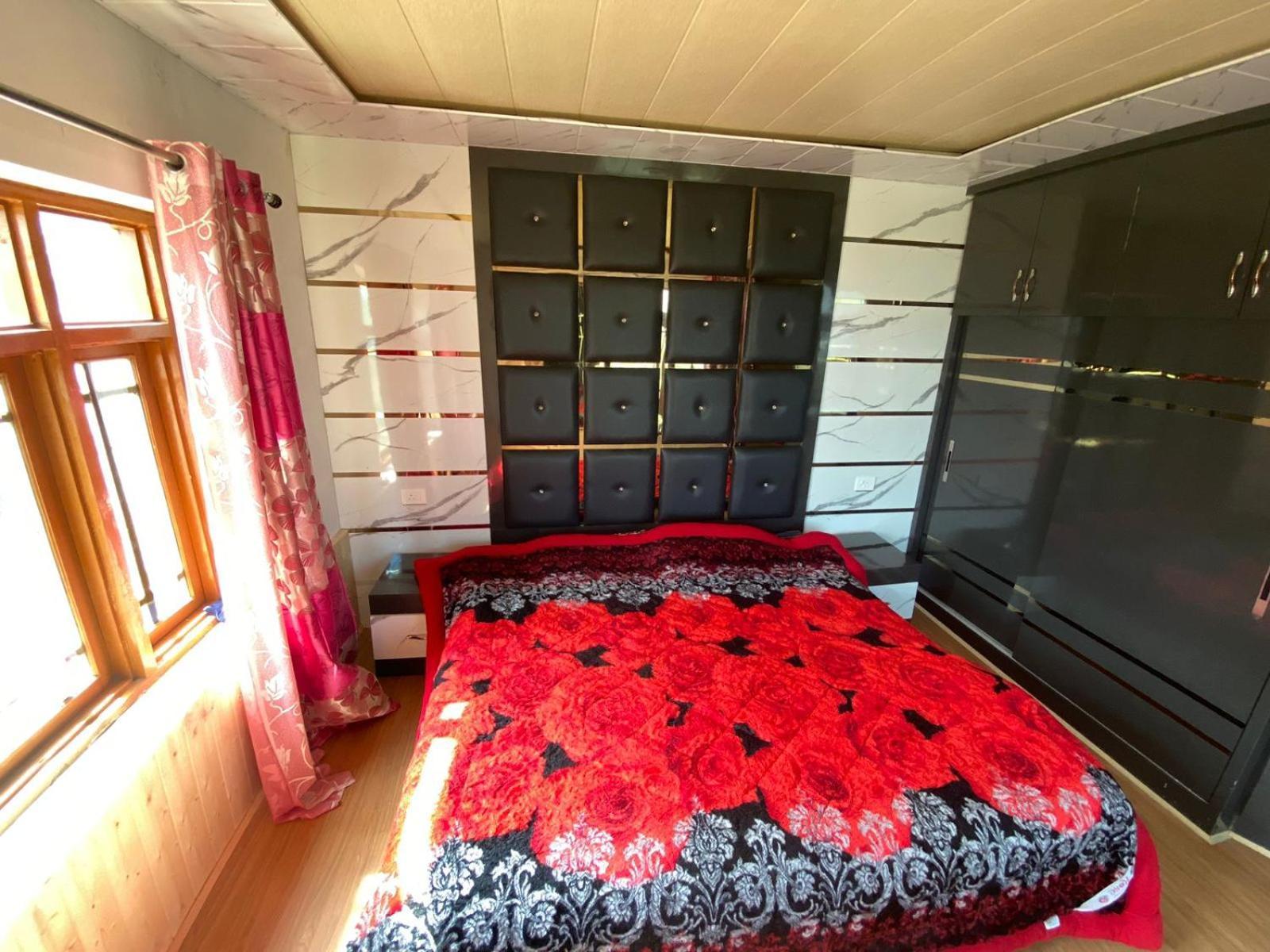 Sheen Homestay Γκουλμάργκ Εξωτερικό φωτογραφία